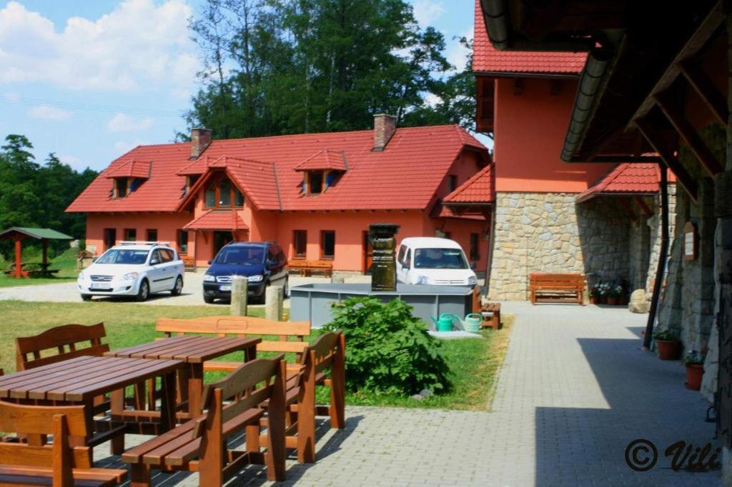 Penzion Dockaluv Mlyn Havlíčkŭv Brod Buitenkant foto